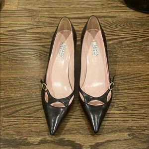 Isaac Mizrahi Black and Pink Heels Elegant Design
